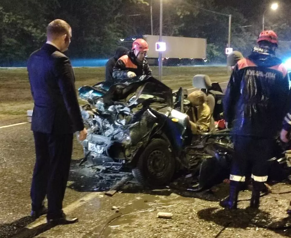 В результате лобового столкновения на трассе "Краснодар-Ейск" погибли три человека