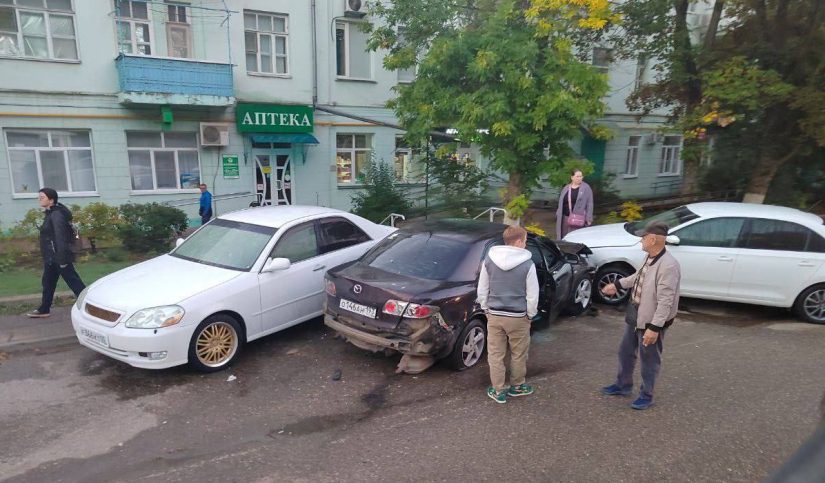 В Ейске водитель "Мазды" устроил опасную езду по городу