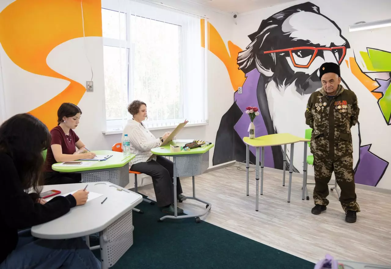 В Ейском полипрофильном колледже состоялась встреча студентов с ветераном СВО