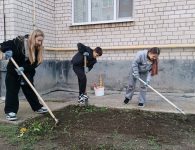 Молодежь Ейска преобразила территорию городских клубов