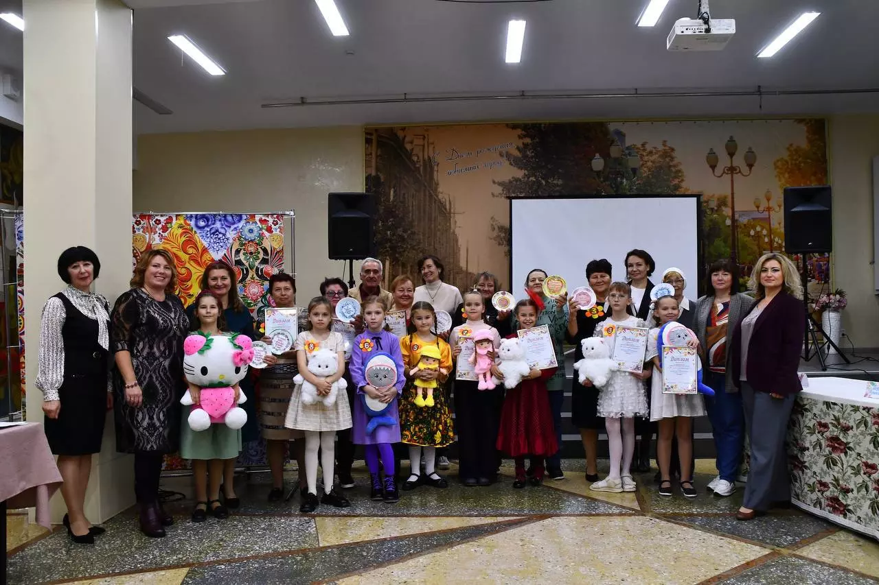 В Ейском ГДК прошёл конкурс «Ах, какая рукодельница!»
