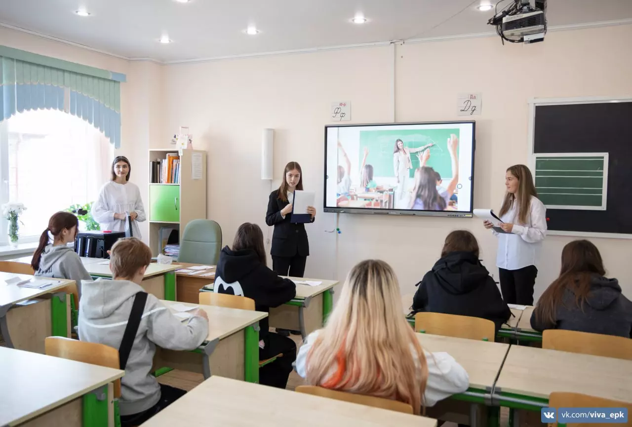 Школьники Ейска приняли участие в профессиональных пробах в полипрофильном колледже