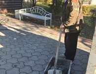 В парке Поддубного идёт ремонт плиточного покрытия на аллеях