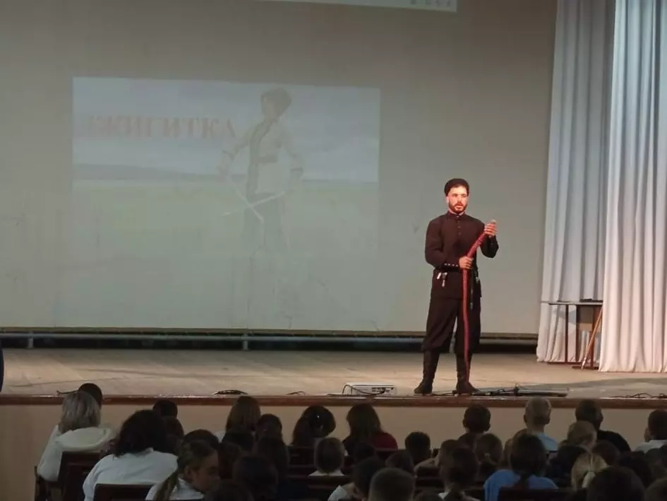 В посёлке Краснофлотский прошел уникальный мастер-класс по казачьей джигитовке