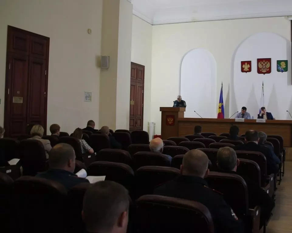 В администрации Ейского района обсудили безопасность на водоемах зимой
