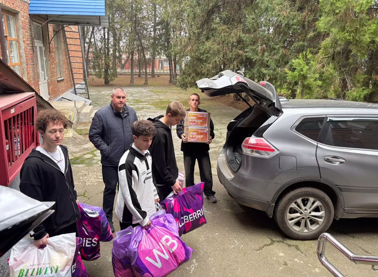 Студенты и преподаватели ЕПК собрали гуманитарную помощь для участников СВО