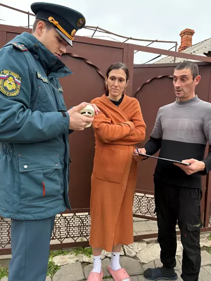 Сотрудники МЧС напомнили ейчанам правила пожарной безопасности