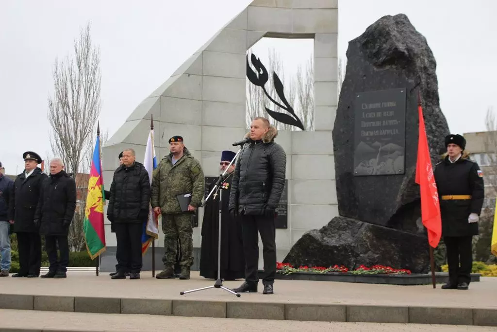 На Молодежной площади прошло мероприятие, посвященное Дню Героев Отечества
