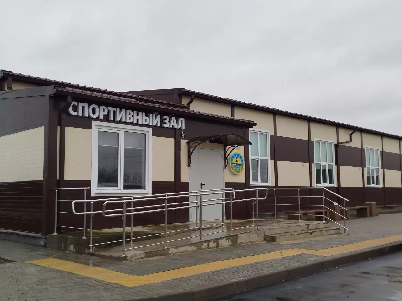 В селе Александровка завершается строительство современного спортивного зала