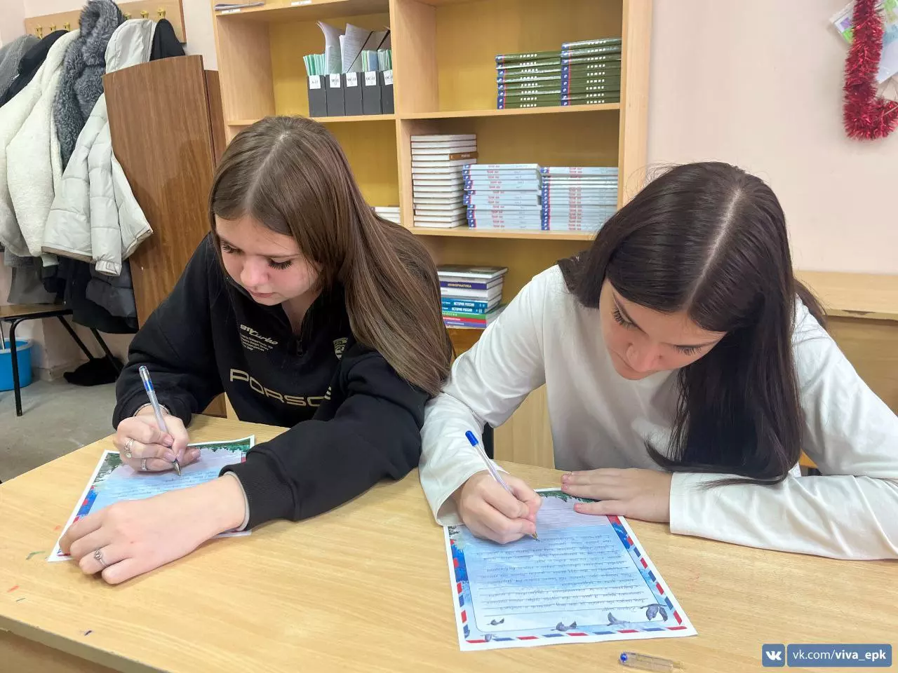 Студенты Ейского полипрофильного колледжа присоединились к акции поддержки и отправили на передовую частичку домашнего тепла