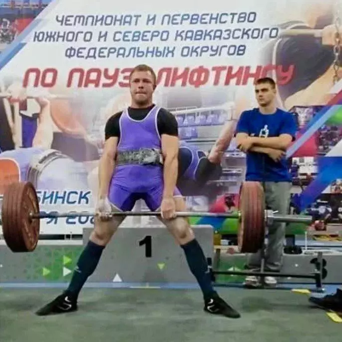 Атлет из Ейска завоевал «серебро» на чемпионате по пауэрлифтингу и получил путёвку на первенство России
