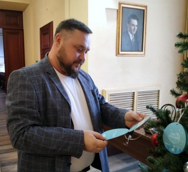 Глава Ейска Денис Квитовский присоединился к акции «Ёлка Желаний»