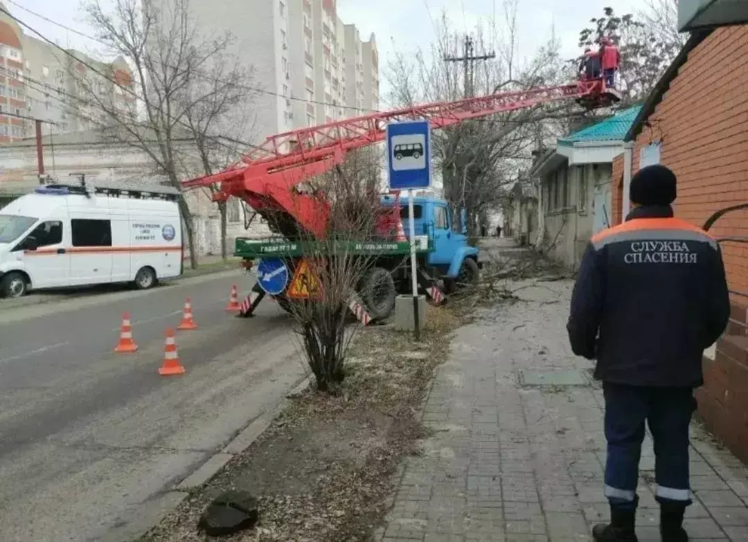 В праздничные дни оперативные службы Ейского района выполнили сотни выездов по вызовам граждан