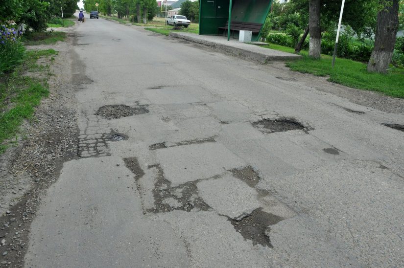В Ейске обсудили состояние дорог, ямы и работу управляющих компаний