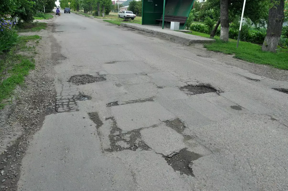 В Ейске обсудили состояние дорог, ямы и работу управляющих компаний