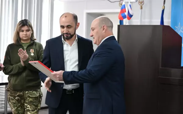 Главный врач ЕЦРБ получил медаль «За содействие в СВО»