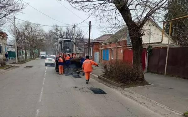 В Ейске стартовал ямочный ремонт дорог