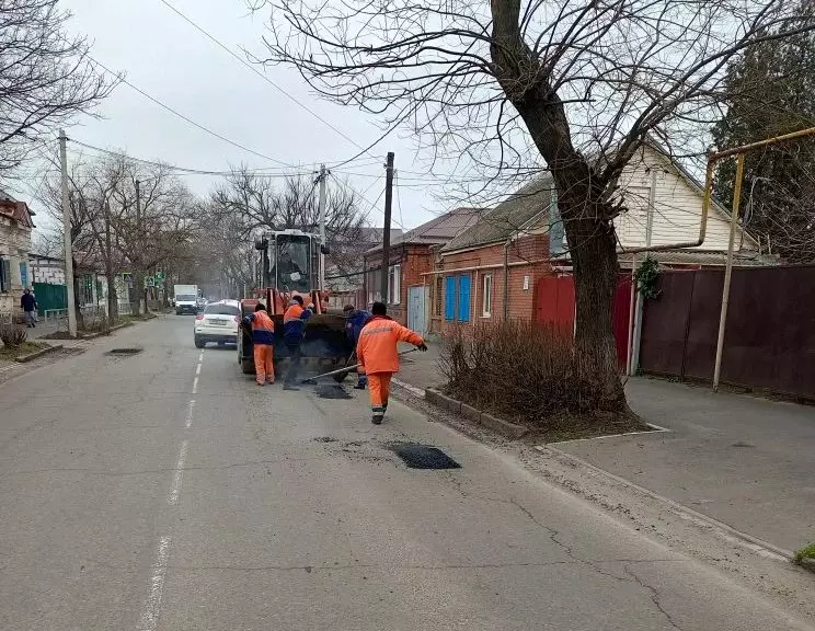 В Ейске стартовал ямочный ремонт дорог