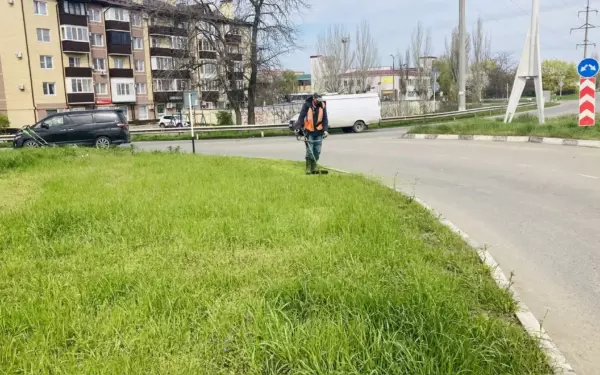 В Ейске продолжаются работы по наведению чистоты и порядка