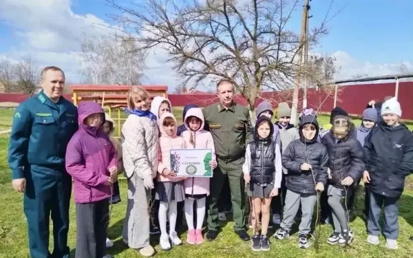 В станице Должанской высадили аллею из 15 дубов