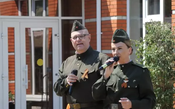 В киноцентре «Премьер» 9 мая отметили песнями и полевой кухней
