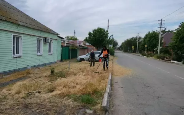 Коммунальные службы Ейска продолжают работы по благоустройству города
