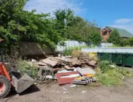 В Ейске продолжается работа по ликвидации стихийных свалок у приконтейнерных площадок