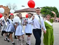 В школах города и района прозвучал Последний звонок для 530 одиннадцатиклассников