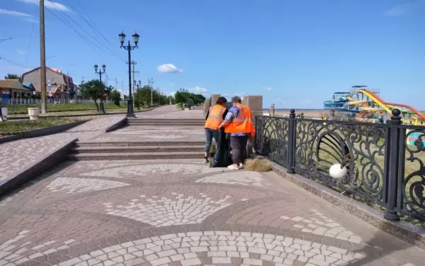 Коммунальные службы Ейска продолжают работы по благоустройству