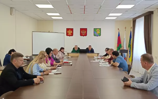 В Ейском районе обсудили капитальные ремонты школ, детсадов и спортплощадок