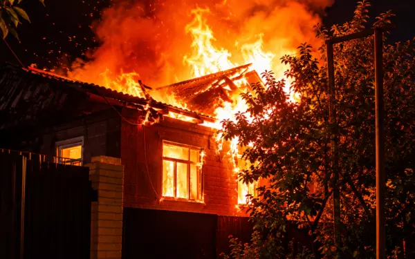 Ночью в частном доме на улице Рабочей вспыхнул пожар