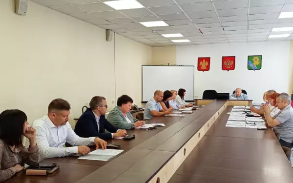 На заседании Совета муниципального образования Ейский район обсудили тарифы, бюджет и самострой