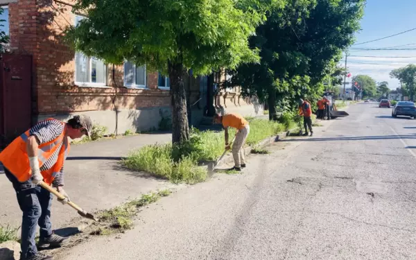 Коммунальные службы Ейска приводят в порядок городские улицы