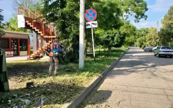 Коммунальные службы Ейска продолжают уборку города