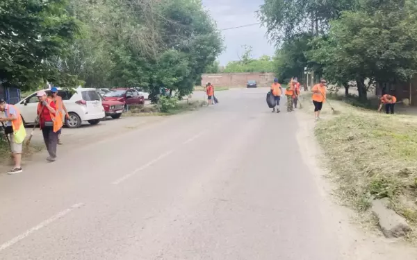 В Ейске продолжаются работы по наведению чистоты и уюта