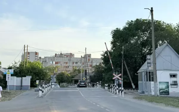 Светофор на переезде по ул. К. Либкнехта перевели в мигающий режим