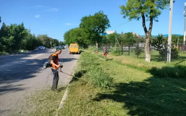 Коммунальные службы Ейска продолжают наводить чистоту в городе