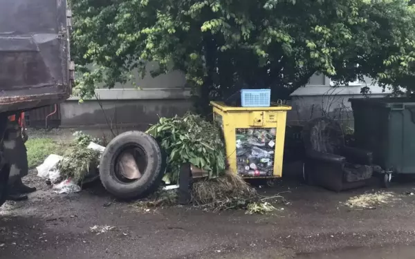 В Ейске коммунальные службы убирают приконтейнерные территории и стихийные свалки