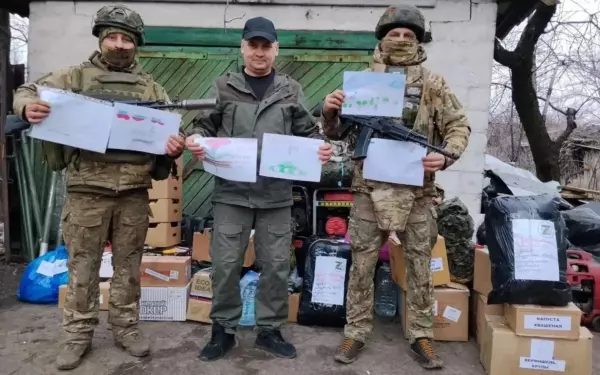 «Добрая почта для героев»: ейские школьники отправили послания бойцам СВО
