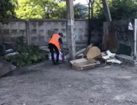 Коммунальные службы Ейска наводят чистоту в разных уголках города