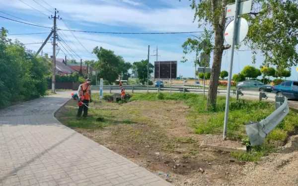 Коммунальщики Ейска продолжают работать над чистотой города