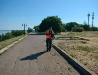 В Ейске продолжается ежедневная уборка города