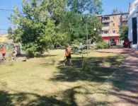 В Ейске продолжается ежедневная уборка города