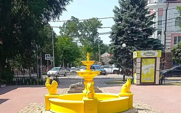 Фонтаны в Ейске снова сияют: коммунальщики навели порядок в любимых местах горожан