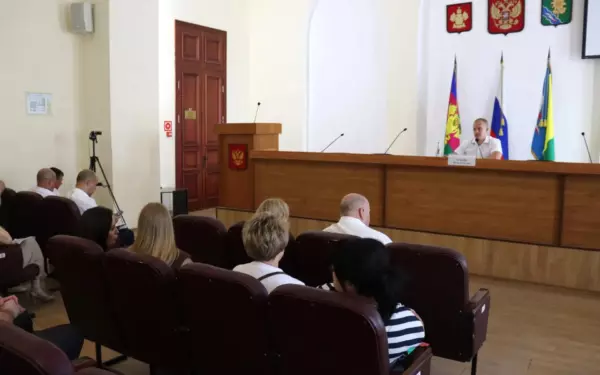 Торжественное награждение выдающихся граждан прошло в Администрации Ейского района