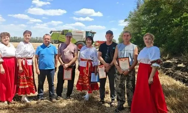 Лучших участников жатвы чествовали прямо в поле