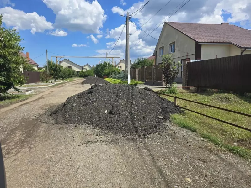 В Ейском районе приводят в порядок парки, дороги и улицы