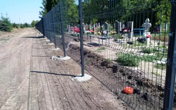 В поселке Советском благоустраивают кладбище