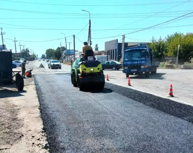 В Ейске продолжается ямочный ремонт дорог