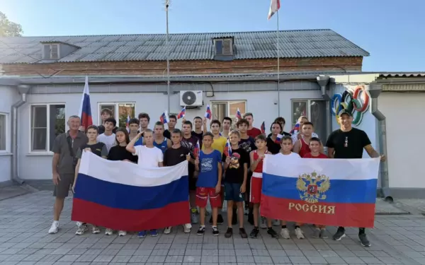 Ейские боксёры отметили День флага спортивным марш-броском